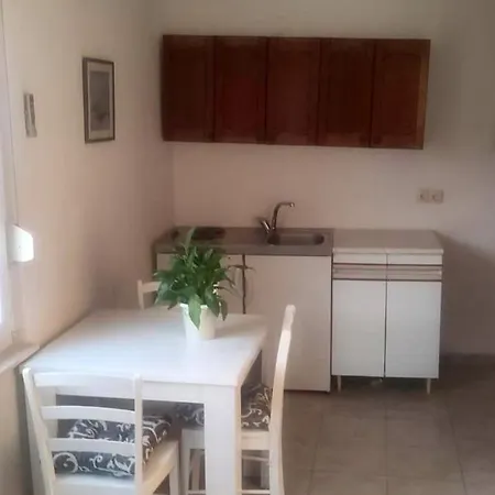 Apartment Apartments With Parking Space Podaspilje - Omis - 11708 Podspilje (Split)